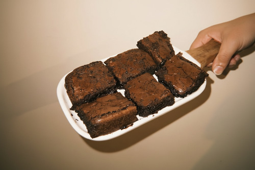 Brownie tray with 6 pieces